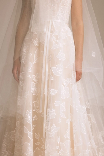 Nouvelle Amsale #Calypso Veil #5 frontface vertical cropped thumbnail