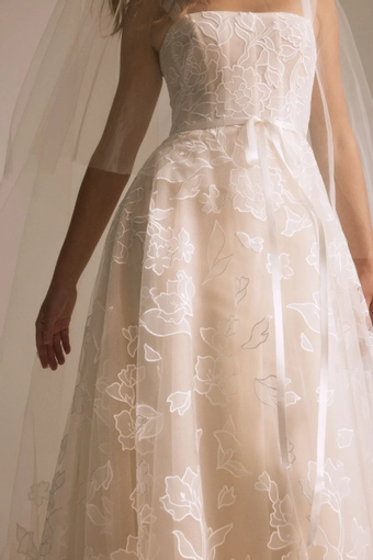 Nouvelle Amsale #Calypso Veil #4 frontface vertical cropped thumbnail