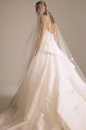 Nouvelle Amsale #Pepper Veil #13 backface vertical cropped thumbnail