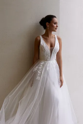 Alex Veil Giselle #3 frontface vertical cropped thumbnail