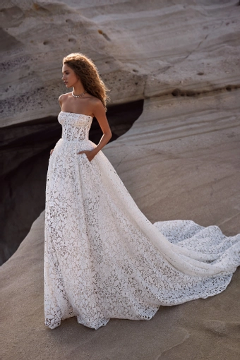 Milla Nova - White and Lace Style #Antuanetta #1 frontface vertical thumbnail