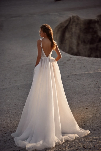 Milla Nova - White and Lace Style #Aria #2 default backface vertical thumbnail