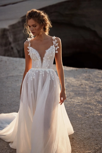 Milla Nova - White and Lace Style #Aria #3 frontface vertical cropped thumbnail