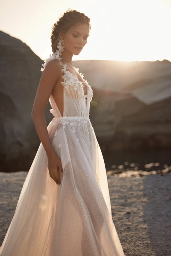 Milla Nova - White and Lace Style #Aria #4 frontface vertical cropped thumbnail