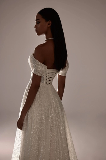 Milla Nova - White and Lace Style #Camelia #7 backface vertical cropped thumbnail