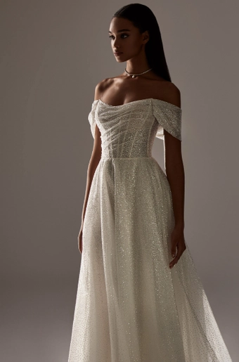 Milla Nova - White and Lace Style #Camelia #5 frontface vertical cropped thumbnail