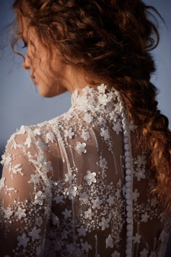 Milla Nova - White and Lace Style #Dolores #4 backface vertical cropped thumbnail