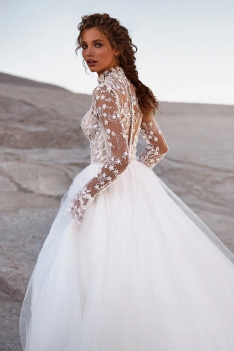 Milla Nova - White and Lace Style #Dolores #5 backface vertical cropped thumbnail