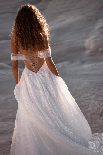 Milla Nova - White and Lace Style #Eden #2 default backface vertical cropped thumbnail