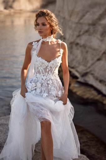 Milla Nova - White and Lace Style #Eleanor #2 frontface vertical cropped thumbnail
