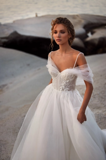 Milla Nova - White and Lace Style #Eliana #2 frontface vertical cropped thumbnail