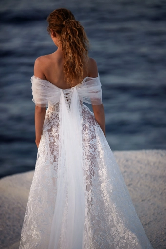 Milla Nova - White and Lace Style #Elodie #3 backface vertical cropped thumbnail