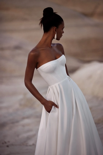 Milla Nova - White and Lace Style #Franca #4 frontface vertical cropped thumbnail