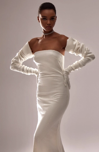 Milla Nova - White and Lace Style #Geraldina #4 frontface vertical cropped thumbnail