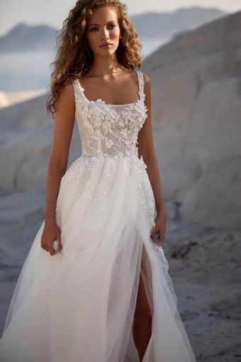 Milla Nova - White and Lace Style #Giorgina #2 frontface vertical cropped thumbnail