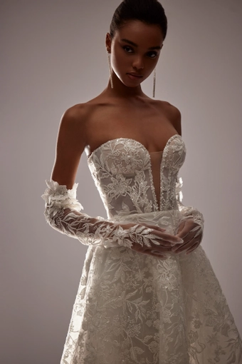Milla Nova - White and Lace Style #Justine #4 frontface vertical cropped thumbnail