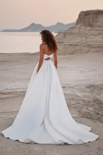 Milla Nova - White and Lace Style #Layla #1 default backface vertical thumbnail