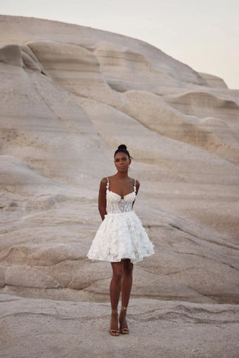 Milla Nova - White and Lace Style #Nemeida #0 default frontface vertical thumbnail
