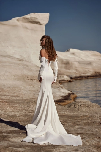 Milla Nova - White and Lace Style #Omnia #1 default backface vertical thumbnail
