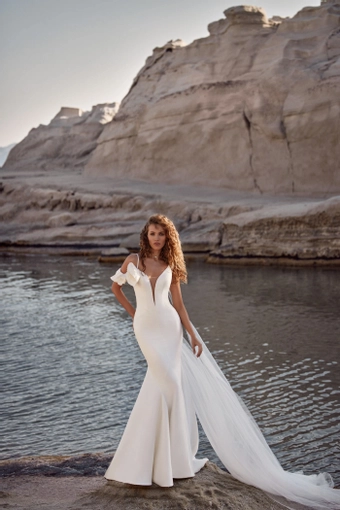 Milla Nova - White and Lace Style #Ruslana #0 default frontface vertical thumbnail