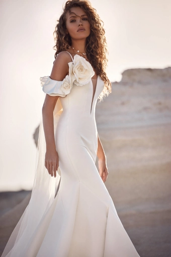Milla Nova - White and Lace Style #Ruslana #2 frontface vertical cropped thumbnail