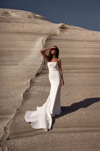 Milla Nova - White and Lace Style #Santa #1 frontface vertical thumbnail