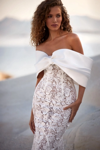 Milla Nova - White and Lace Style #Tamara #3 frontface vertical cropped thumbnail