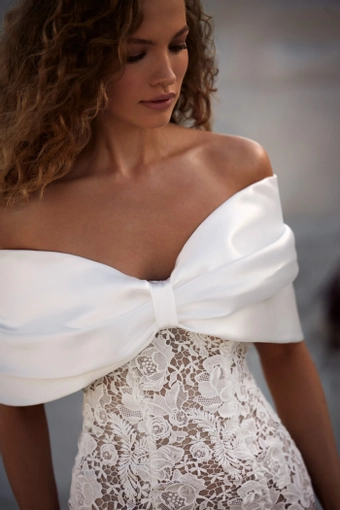 Milla Nova - White and Lace Style #Tamara #2 frontface vertical cropped thumbnail