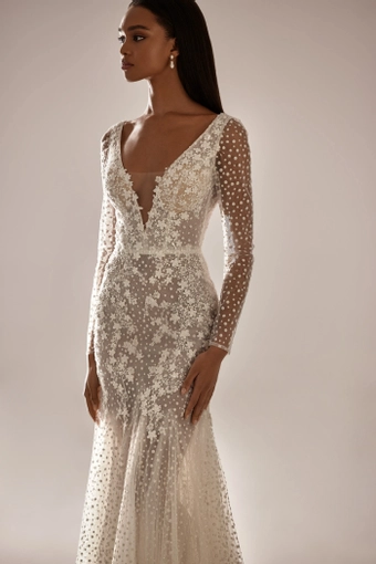 Milla Nova - White and Lace Style #Verona #2 frontface vertical cropped thumbnail