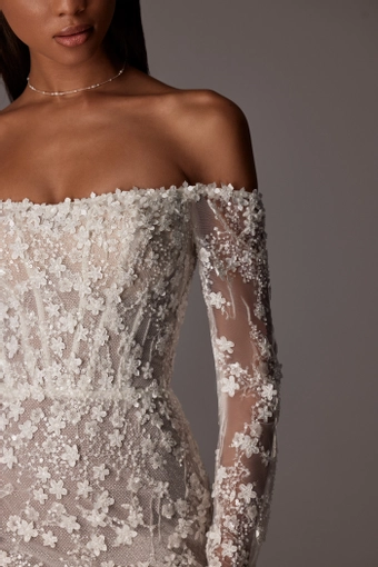 Milla Nova - White and Lace Style #Violett #4 frontface vertical cropped thumbnail