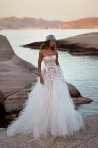 Milla Nova - White and Lace Style #Zoraida #0 default frontface vertical thumbnail