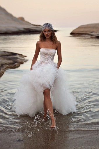 Milla Nova - White and Lace Style #Zoraida #1 frontface vertical thumbnail