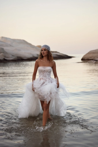 Milla Nova - White and Lace Style #Zoraida #2 frontface vertical thumbnail