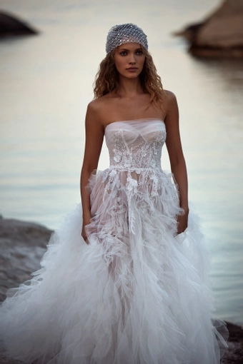 Milla Nova - White and Lace Style #Zoraida #4 frontface vertical cropped thumbnail