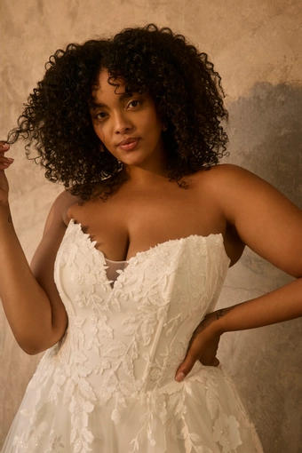 Beloved by Casablanca #BL492C #3 frontface vertical cropped thumbnail