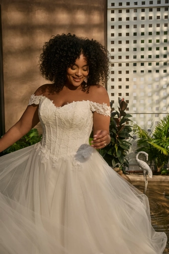 Beloved by Casablanca #BL496C #2 frontface vertical cropped thumbnail