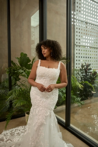 Beloved by Casablanca #BL503C #3 frontface vertical cropped thumbnail