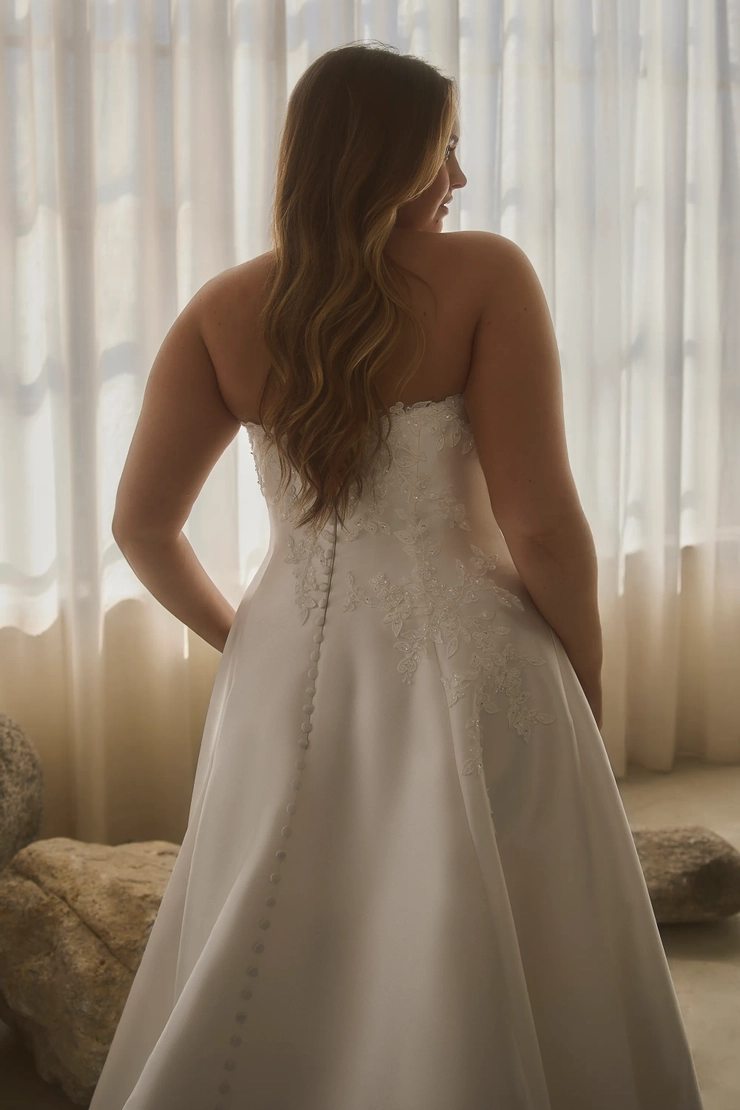 Casablanca Bridal Style #2624-2C #3 backface vertical cropped picture