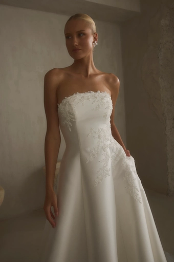 Casablanca Bridal Hadley #3 frontface vertical cropped thumbnail