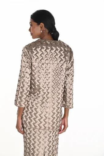 Frank Lyman 259726 #2 default backface vertical cropped thumbnail