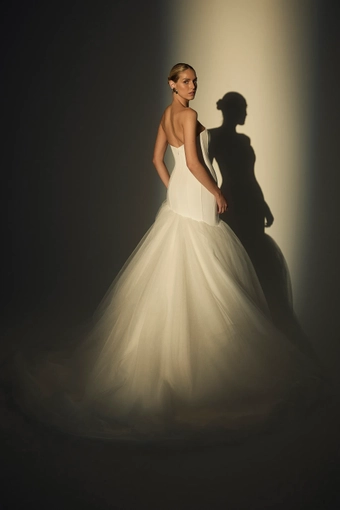 Le Blanc Dina #1 default backface vertical thumbnail