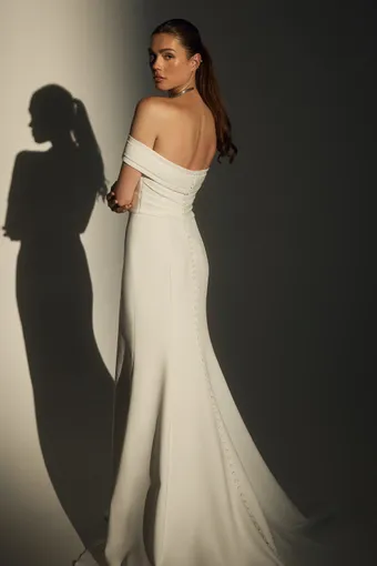 Le Blanc #LE168 #4 backface vertical thumbnail