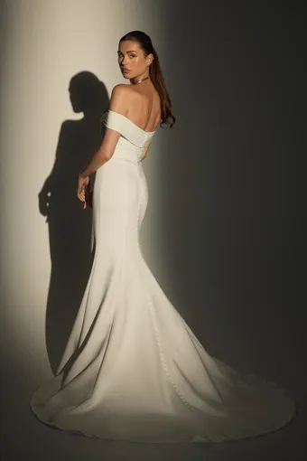 Le Blanc #LE168 #7 backface vertical thumbnail