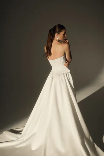 Le Blanc #LE169 #2 backface vertical thumbnail