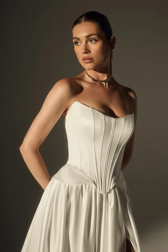 Le Blanc #LE169 #4 frontface vertical cropped thumbnail