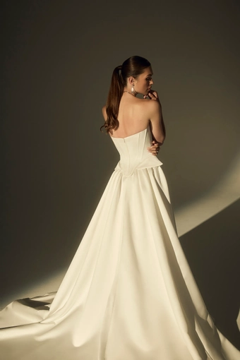 Le Blanc Astra #1 default backface vertical thumbnail