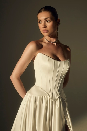 Le Blanc Astra #2 frontface vertical cropped thumbnail