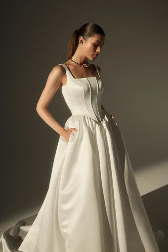 Le Blanc #LE170-1 #2 frontface vertical thumbnail