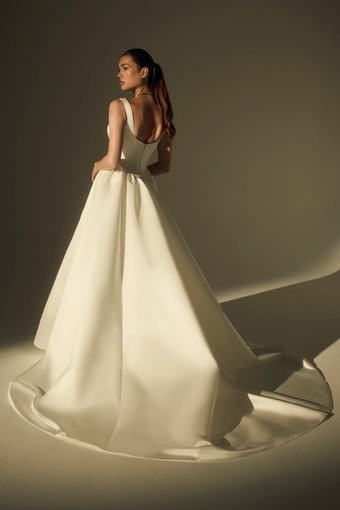 Le Blanc Jaina #1 default backface vertical thumbnail