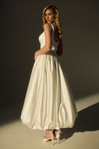 Le Blanc Jaina #6 backface vertical thumbnail